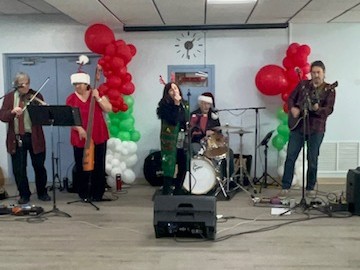 Live band playing at the dinner